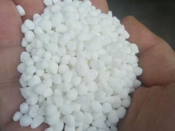 Jaka jest różnica między nawozami o kontrolowanym uwalnianiu a nawozami o powolnym uwalnianiu?